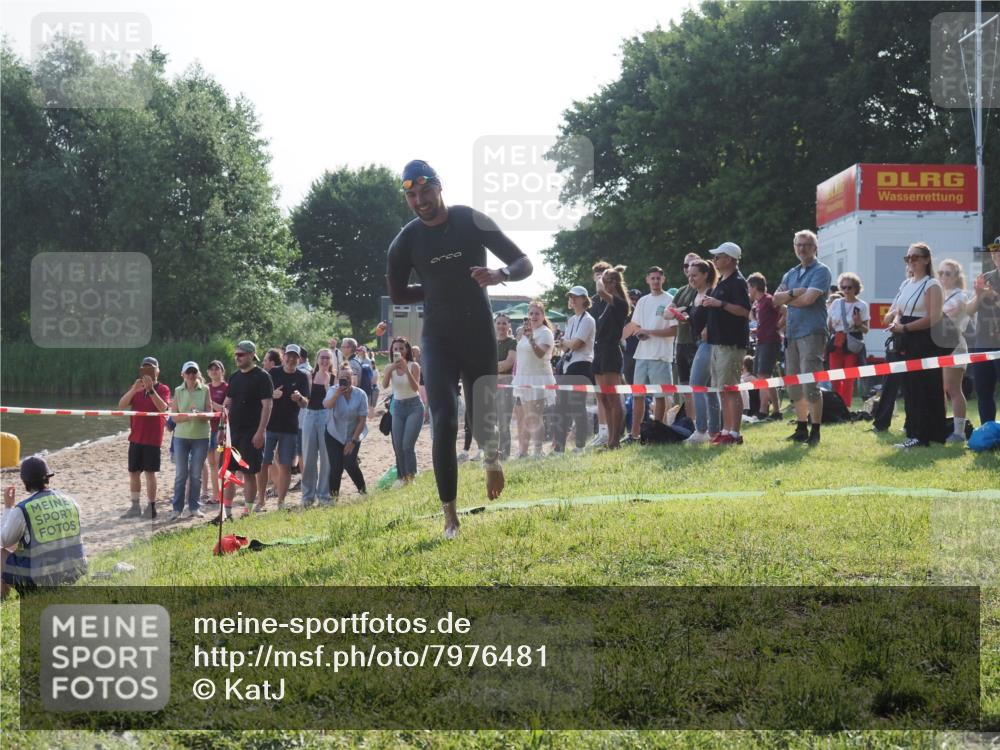 15.06.2025 - 27. Vierlanden-Triathlon KatJ http://msf.ph/oto/7976481 15.06.2025 08:33:19 Schwimmen 15, 61 meine-sportfotos.de