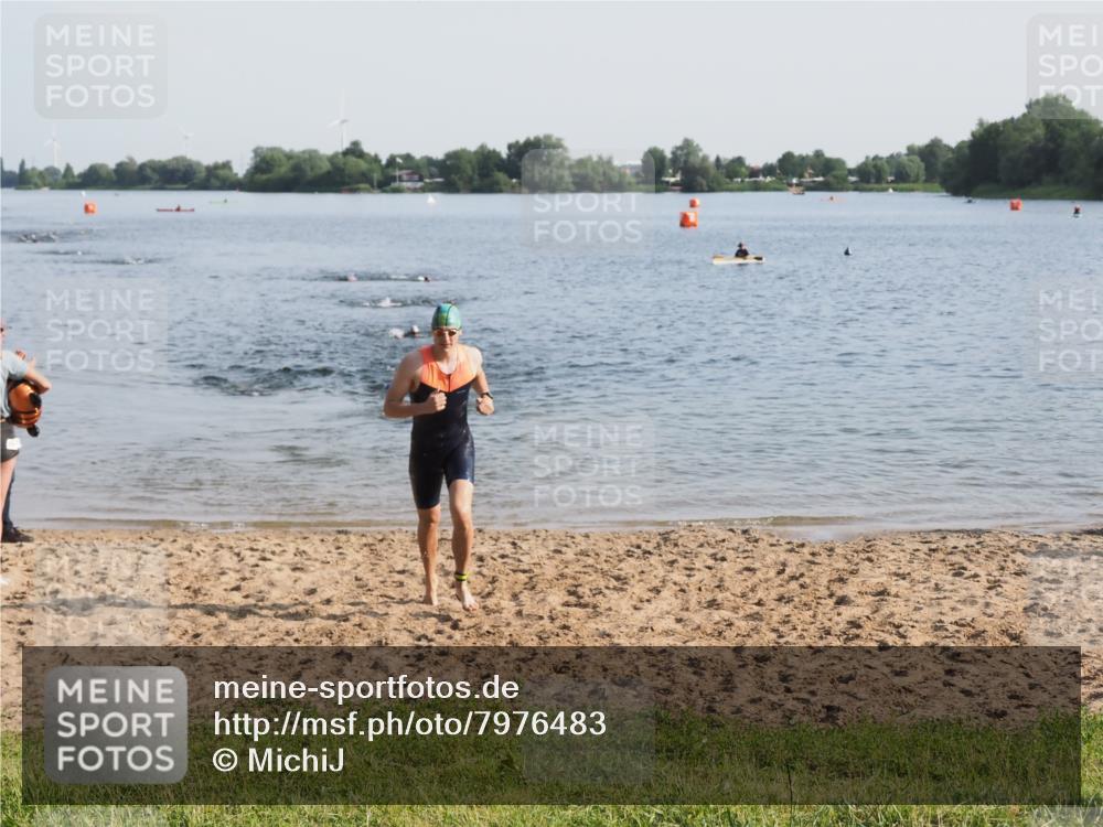 21.06.2025 - 27. Vierlanden-Triathlon MichiJ http://msf.ph/oto/7976483 15.06.2026 08:43:40 Schwimmen 32, 65, 74 meine-sportfotos.de