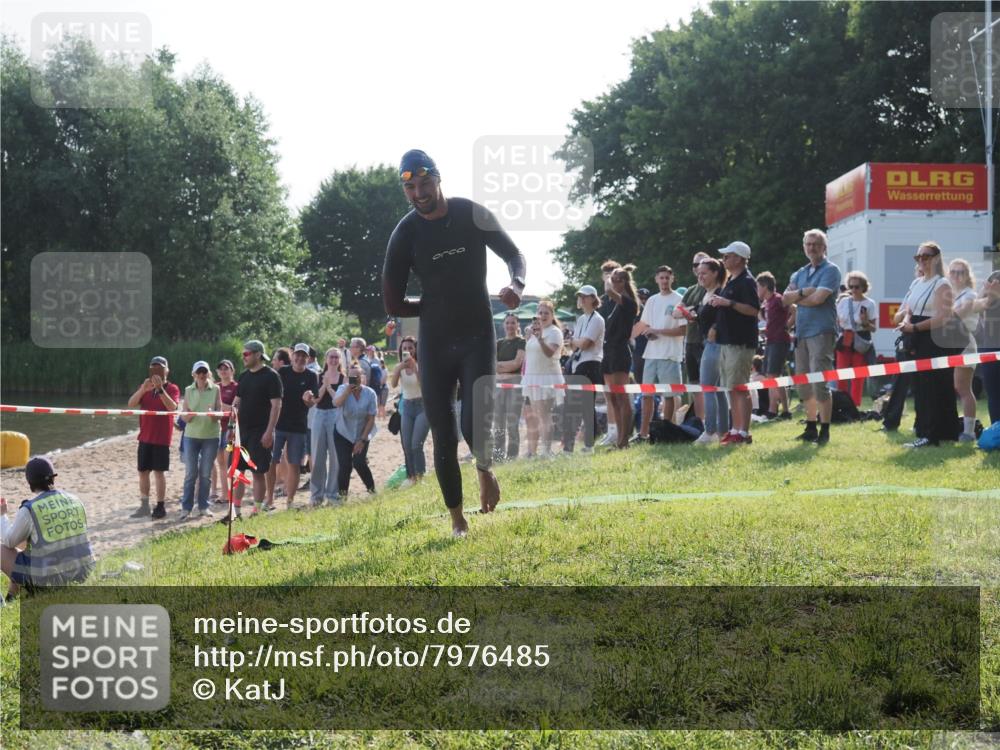 15.06.2025 - 27. Vierlanden-Triathlon KatJ http://msf.ph/oto/7976485 15.06.2025 08:33:20 Schwimmen 61 meine-sportfotos.de