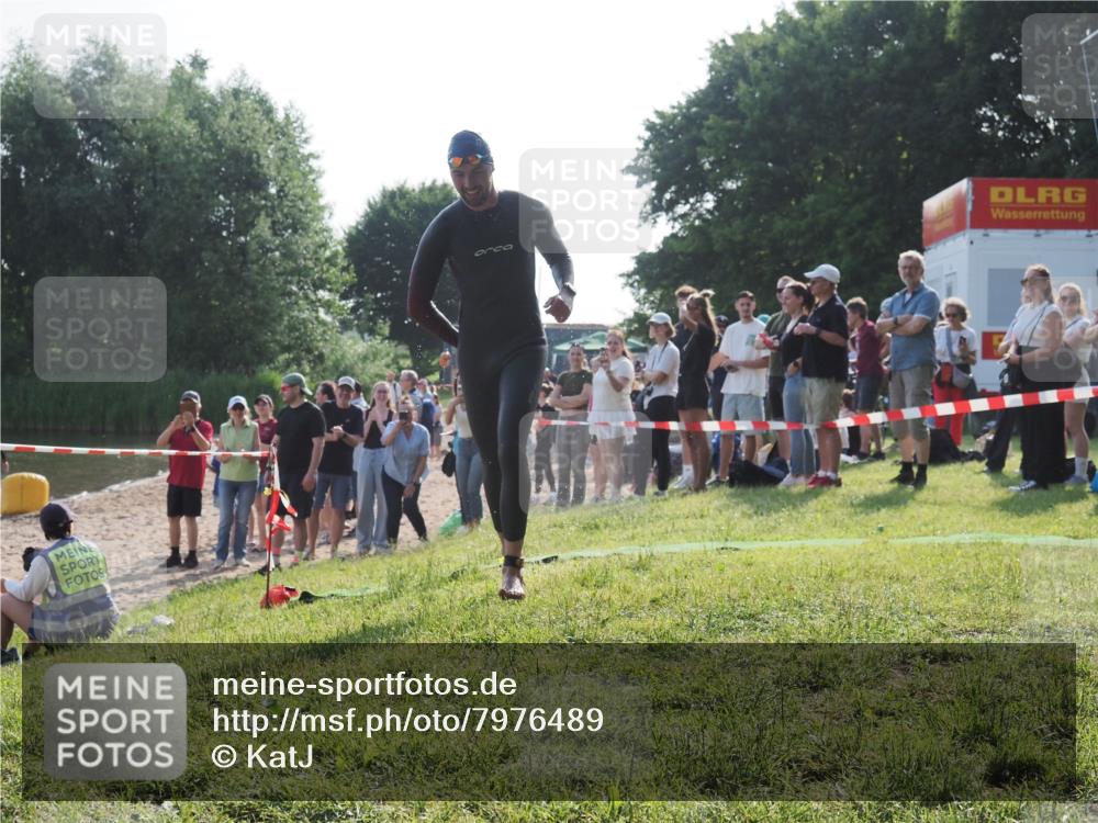 15.06.2025 - 27. Vierlanden-Triathlon KatJ http://msf.ph/oto/7976489 15.06.2025 08:33:20 Schwimmen 61 meine-sportfotos.de