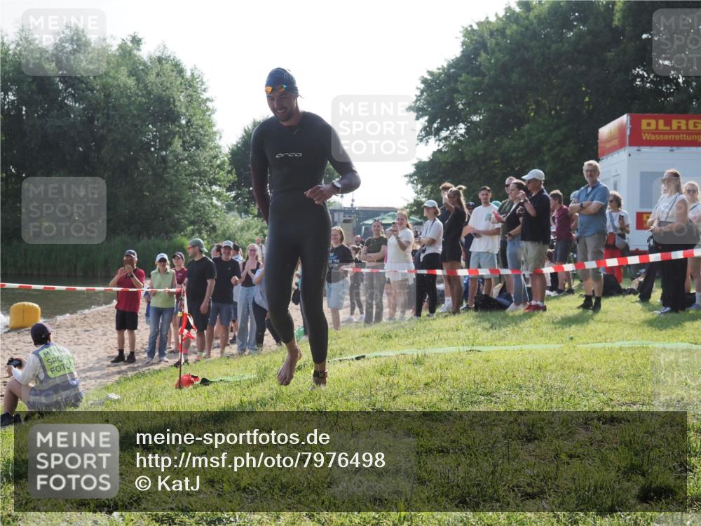 15.06.2025 - 27. Vierlanden-Triathlon KatJ http://msf.ph/oto/7976498 15.06.2025 08:33:20 Schwimmen 61 meine-sportfotos.de