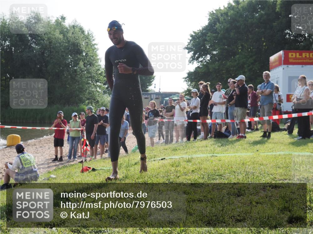 15.06.2025 - 27. Vierlanden-Triathlon KatJ http://msf.ph/oto/7976503 15.06.2025 08:33:20 Schwimmen 61 meine-sportfotos.de