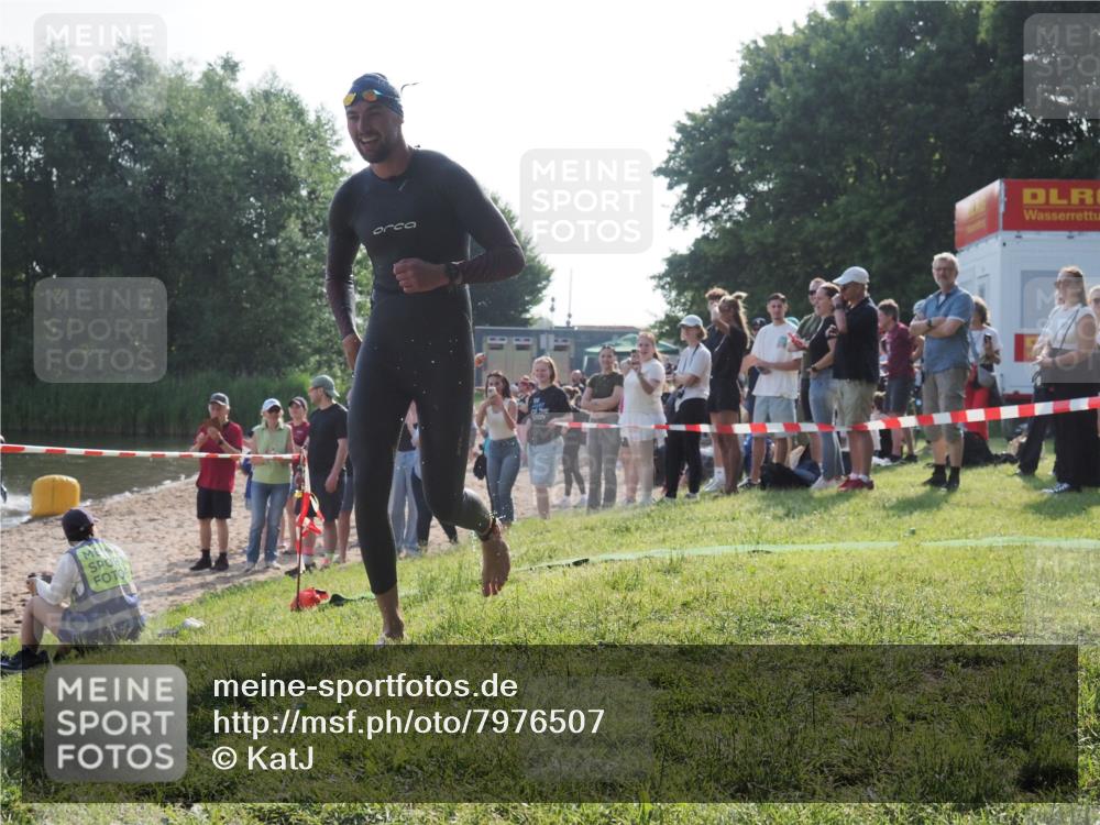 15.06.2025 - 27. Vierlanden-Triathlon KatJ http://msf.ph/oto/7976507 15.06.2025 08:33:20 Schwimmen 61 meine-sportfotos.de