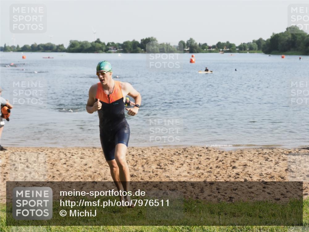 21.06.2025 - 27. Vierlanden-Triathlon MichiJ http://msf.ph/oto/7976511 15.06.2026 08:43:42 Schwimmen 32 meine-sportfotos.de