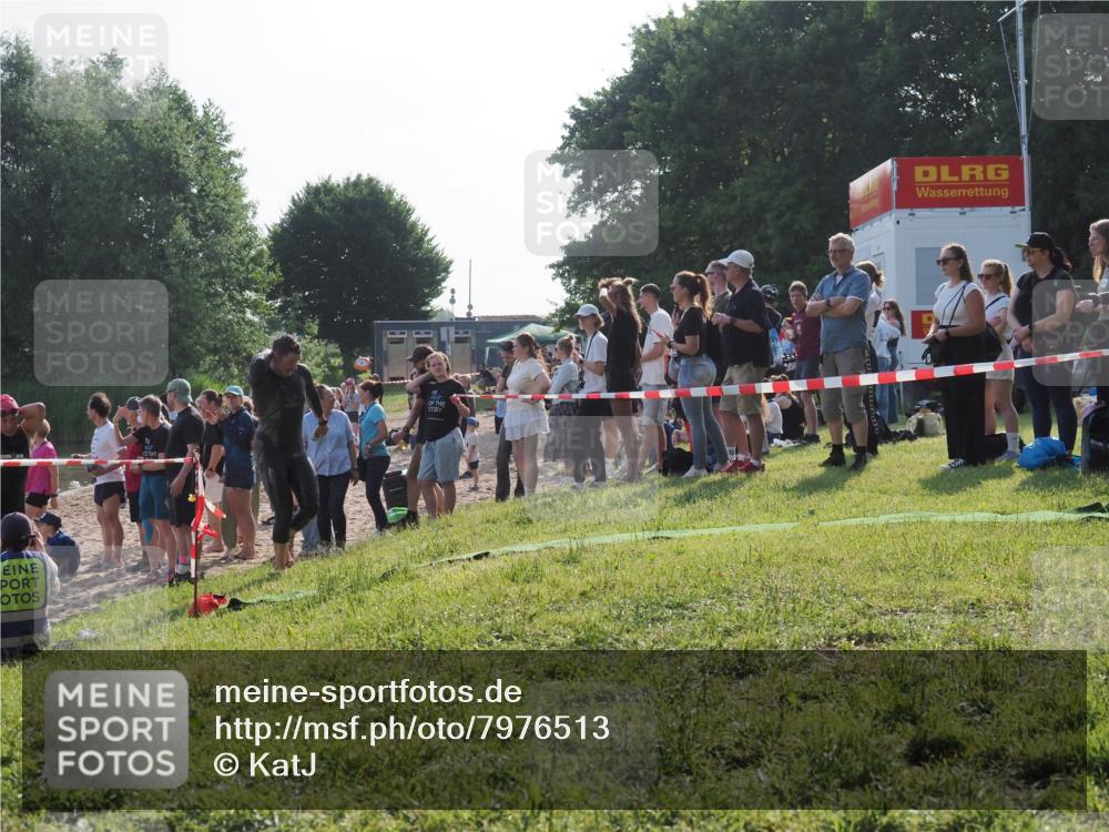 15.06.2025 - 27. Vierlanden-Triathlon KatJ http://msf.ph/oto/7976513 15.06.2025 08:34:02 Schwimmen 49, 78 meine-sportfotos.de