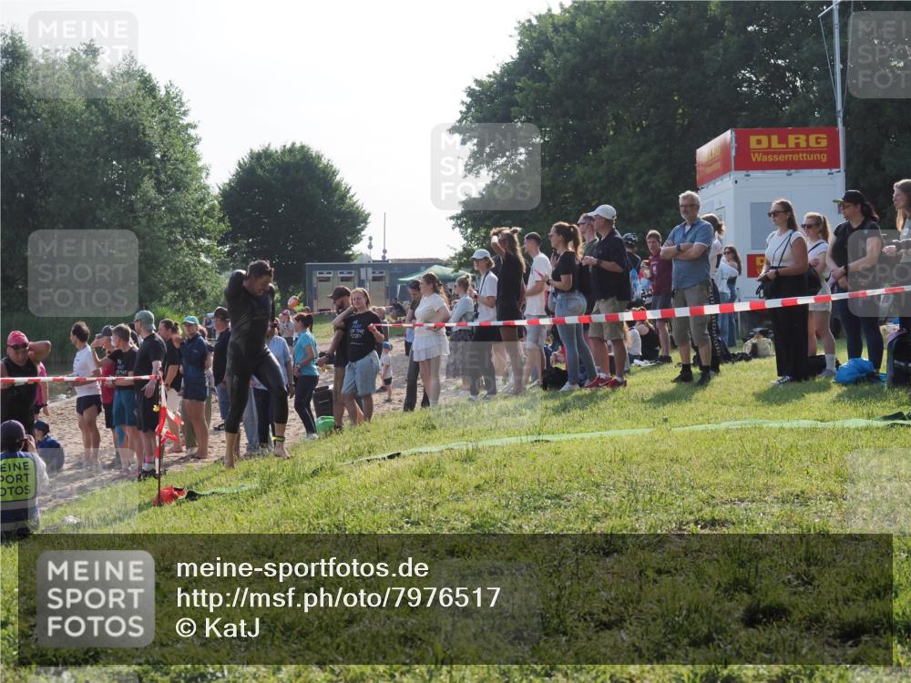 15.06.2025 - 27. Vierlanden-Triathlon KatJ http://msf.ph/oto/7976517 15.06.2025 08:34:03 Schwimmen 49, 78 meine-sportfotos.de