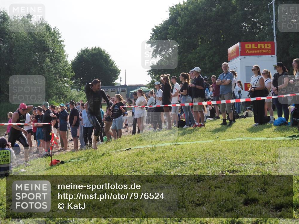 15.06.2025 - 27. Vierlanden-Triathlon KatJ http://msf.ph/oto/7976524 15.06.2025 08:34:03 Schwimmen 49, 78 meine-sportfotos.de