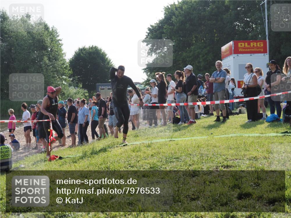 15.06.2025 - 27. Vierlanden-Triathlon KatJ http://msf.ph/oto/7976533 15.06.2025 08:34:03 Schwimmen 49, 78 meine-sportfotos.de