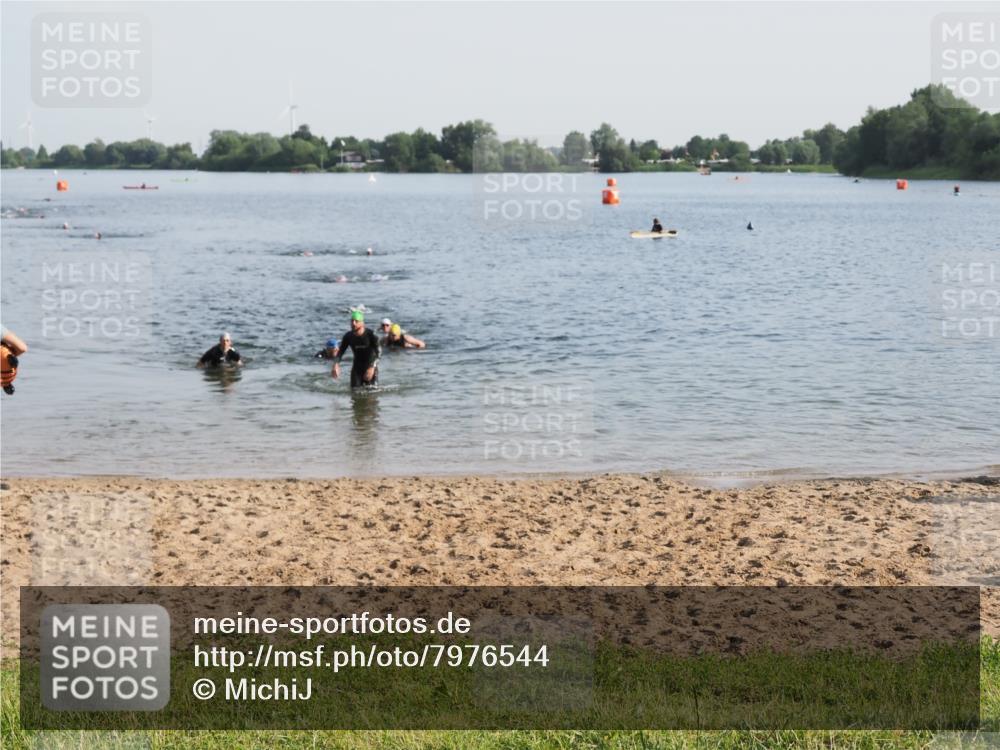 21.06.2025 - 27. Vierlanden-Triathlon MichiJ http://msf.ph/oto/7976544 15.06.2026 08:43:43 Schwimmen 32, 113 meine-sportfotos.de