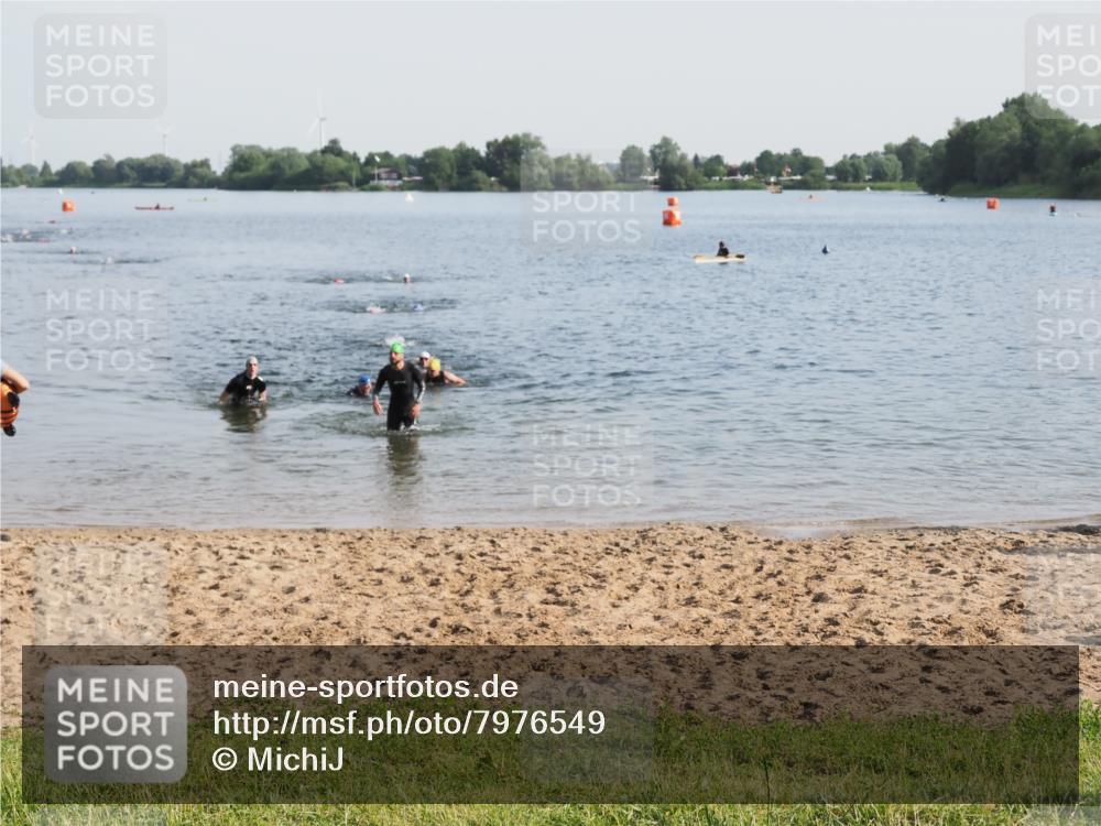 21.06.2025 - 27. Vierlanden-Triathlon MichiJ http://msf.ph/oto/7976549 15.06.2026 08:43:43 Schwimmen 32, 113 meine-sportfotos.de