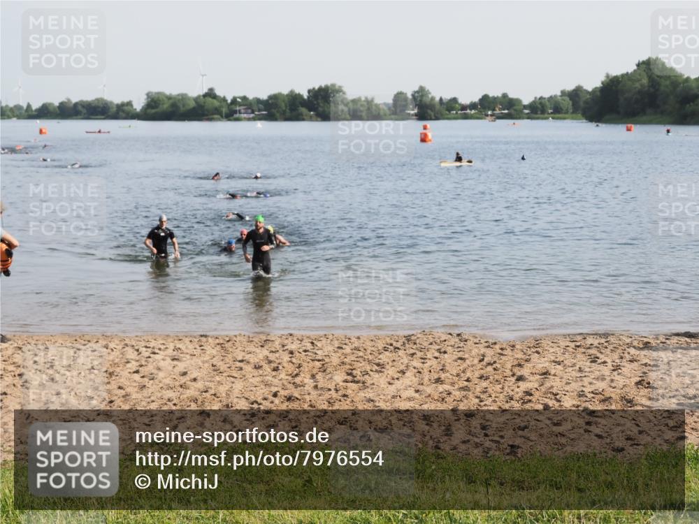 21.06.2025 - 27. Vierlanden-Triathlon MichiJ http://msf.ph/oto/7976554 15.06.2026 08:43:44 Schwimmen 32, 113 meine-sportfotos.de