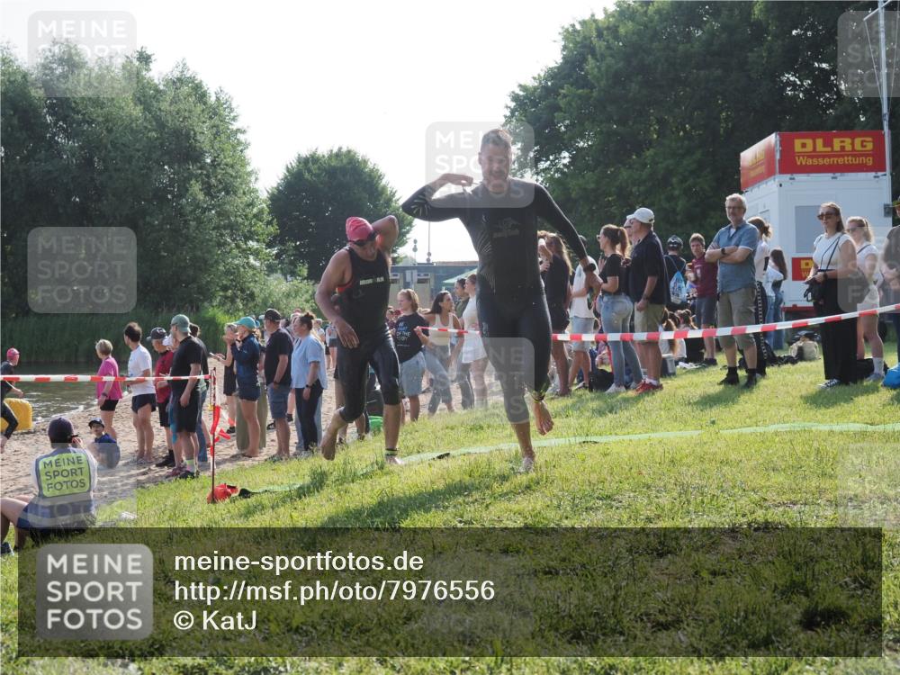 15.06.2025 - 27. Vierlanden-Triathlon KatJ http://msf.ph/oto/7976556 15.06.2025 08:34:04 Schwimmen 49, 78 meine-sportfotos.de