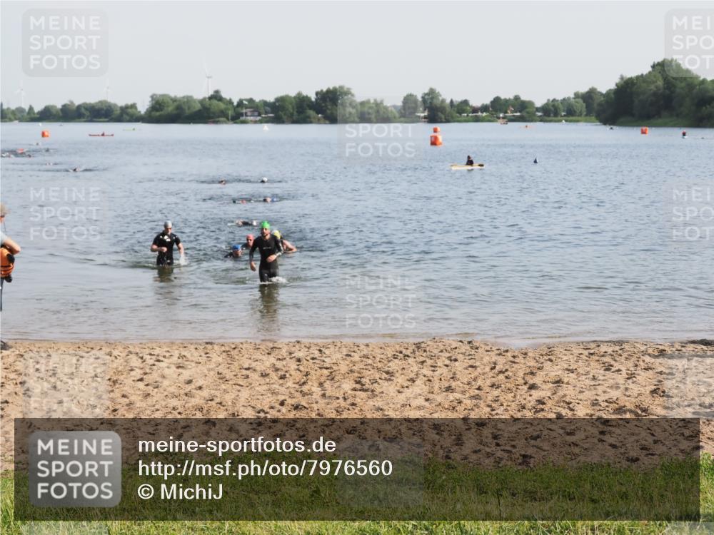 21.06.2025 - 27. Vierlanden-Triathlon MichiJ http://msf.ph/oto/7976560 15.06.2026 08:43:44 Schwimmen 32, 113 meine-sportfotos.de