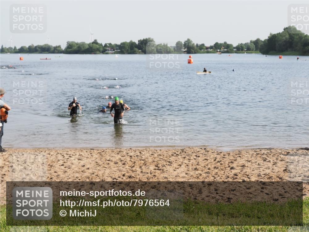 21.06.2025 - 27. Vierlanden-Triathlon MichiJ http://msf.ph/oto/7976564 15.06.2026 08:43:44 Schwimmen 32, 113 meine-sportfotos.de