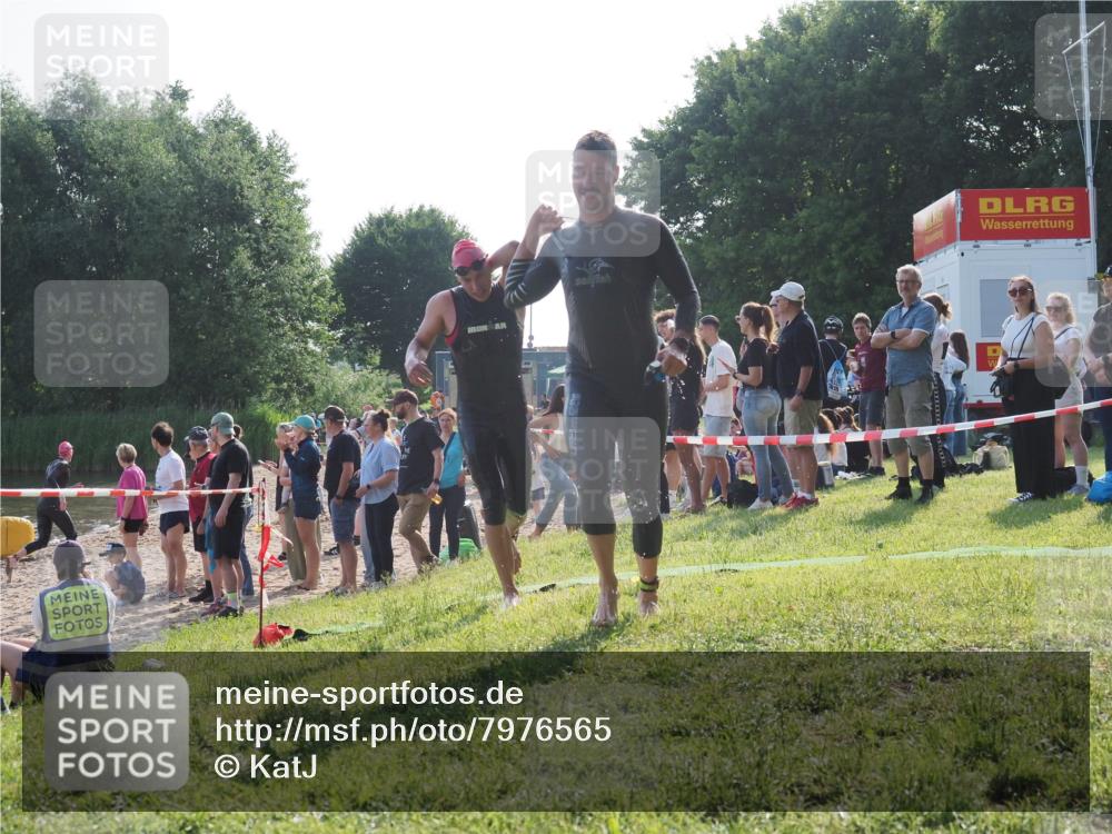15.06.2025 - 27. Vierlanden-Triathlon KatJ http://msf.ph/oto/7976565 15.06.2025 08:34:05 Schwimmen 49, 78 meine-sportfotos.de
