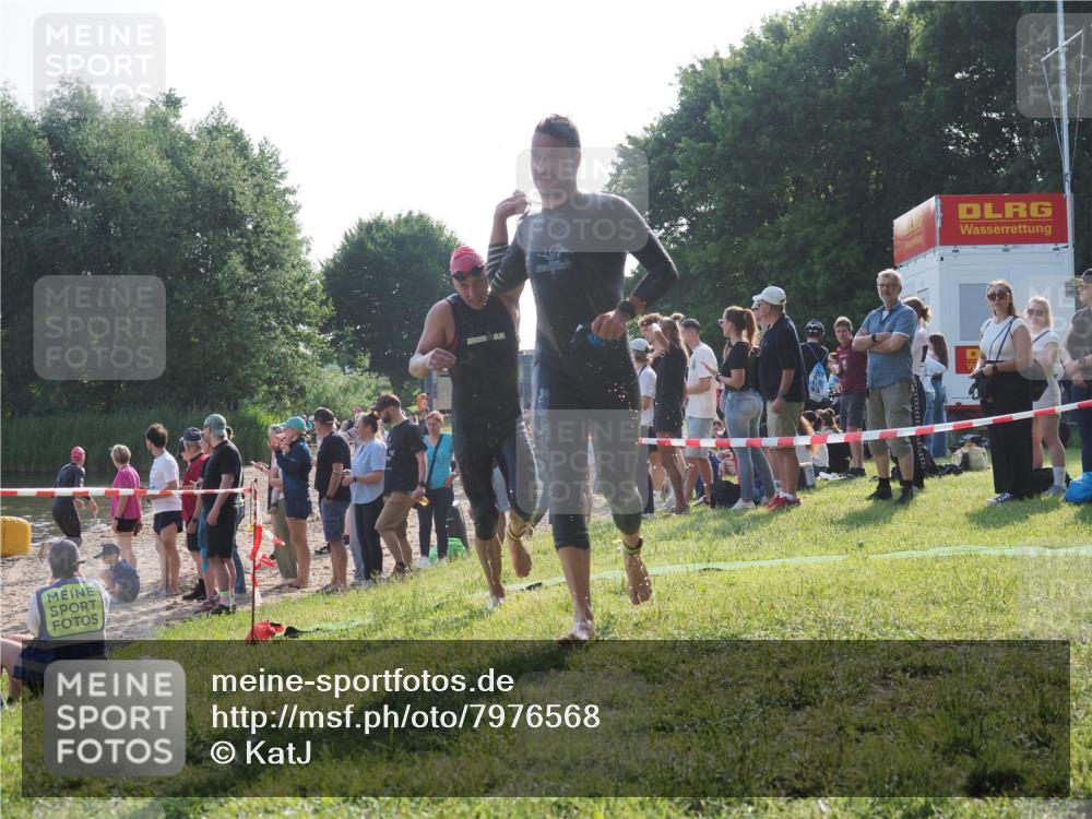 15.06.2025 - 27. Vierlanden-Triathlon KatJ http://msf.ph/oto/7976568 15.06.2025 08:34:05 Schwimmen 49, 78 meine-sportfotos.de