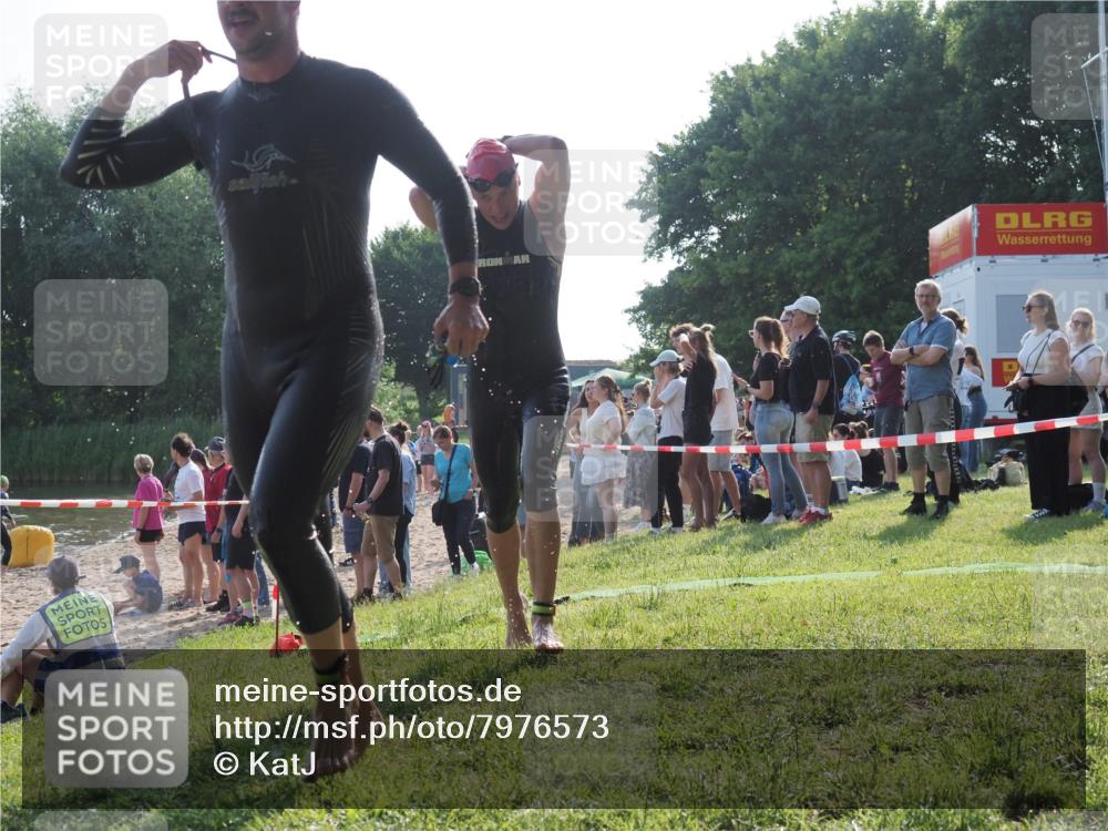 15.06.2025 - 27. Vierlanden-Triathlon KatJ http://msf.ph/oto/7976573 15.06.2025 08:34:06 Schwimmen 49, 78 meine-sportfotos.de