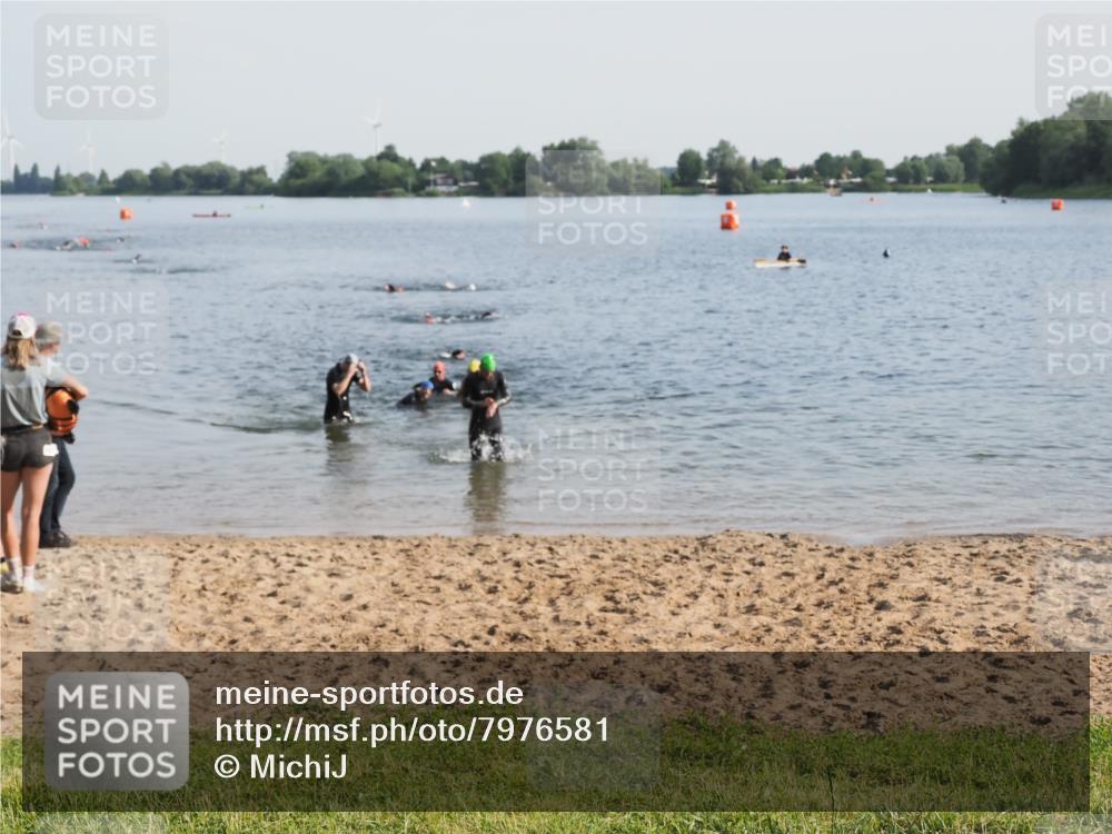 21.06.2025 - 27. Vierlanden-Triathlon MichiJ http://msf.ph/oto/7976581 15.06.2026 08:43:45 Schwimmen 32, 113 meine-sportfotos.de