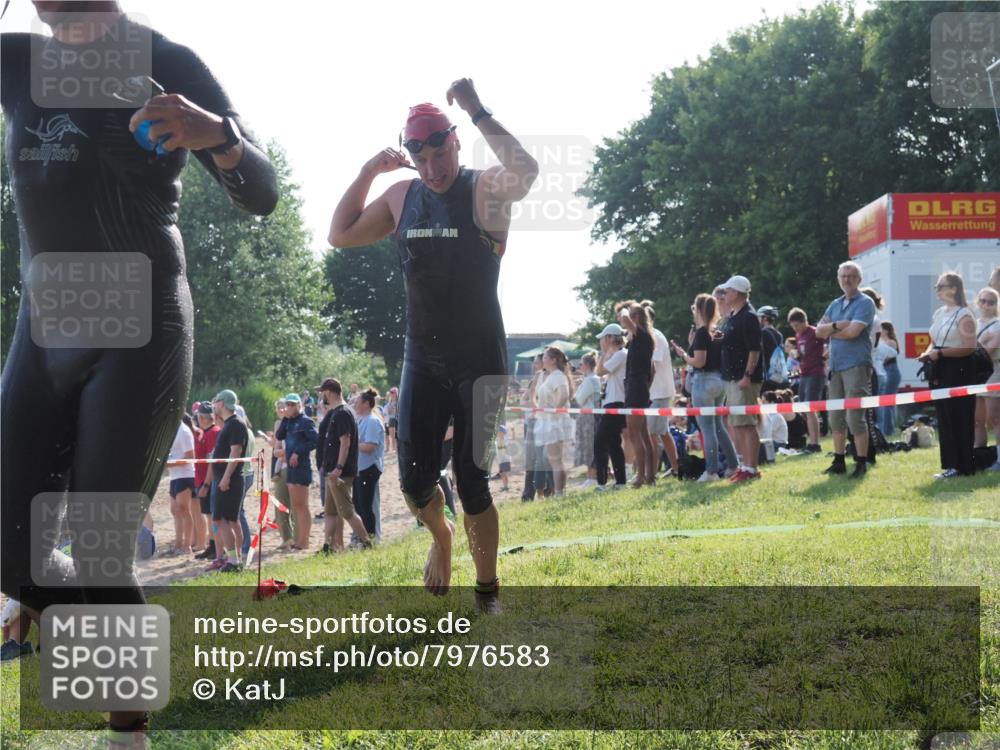 15.06.2025 - 27. Vierlanden-Triathlon KatJ http://msf.ph/oto/7976583 15.06.2025 08:34:06 Schwimmen 49, 78 meine-sportfotos.de