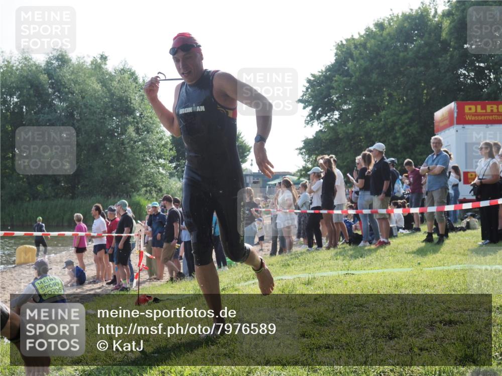 15.06.2025 - 27. Vierlanden-Triathlon KatJ http://msf.ph/oto/7976589 15.06.2025 08:34:06 Schwimmen 49, 78 meine-sportfotos.de
