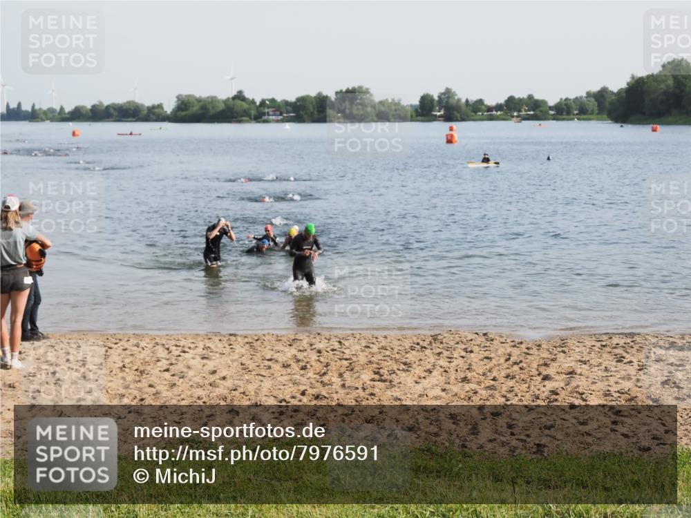 21.06.2025 - 27. Vierlanden-Triathlon MichiJ http://msf.ph/oto/7976591 15.06.2026 08:43:45 Schwimmen 32, 113 meine-sportfotos.de