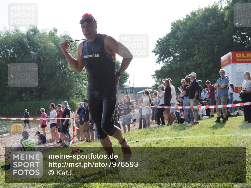 15.06.2025 - 27. Vierlanden-Triathlon KatJ http://msf.ph/oto/7976593 15.06.2025 08:34:06 Schwimmen 49, 78 meine-sportfotos.de