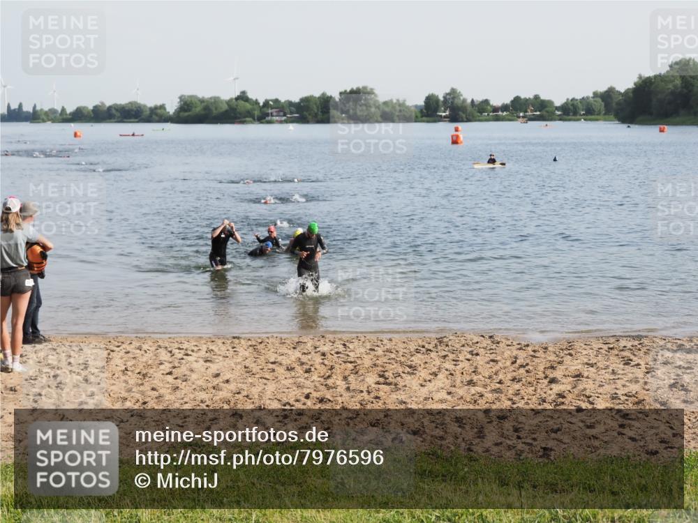 21.06.2025 - 27. Vierlanden-Triathlon MichiJ http://msf.ph/oto/7976596 15.06.2026 08:43:45 Schwimmen 32, 113 meine-sportfotos.de