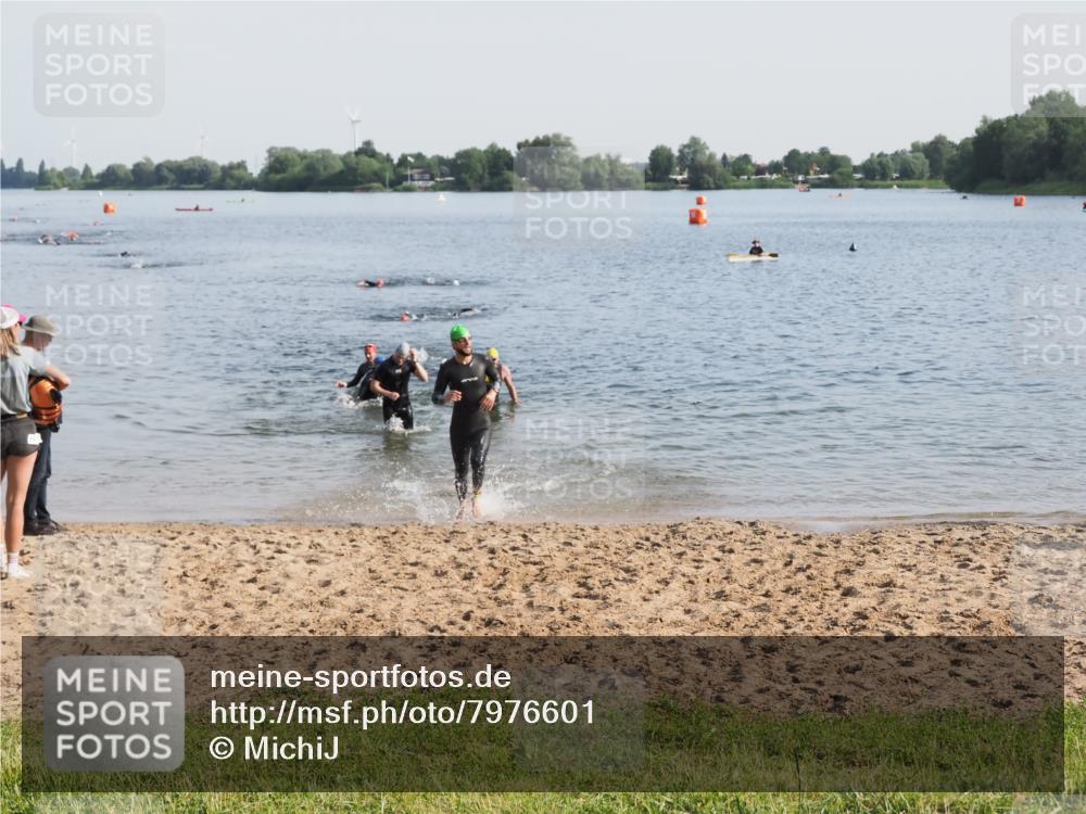 21.06.2025 - 27. Vierlanden-Triathlon MichiJ http://msf.ph/oto/7976601 15.06.2026 08:43:47 Schwimmen 32, 84, 113 meine-sportfotos.de