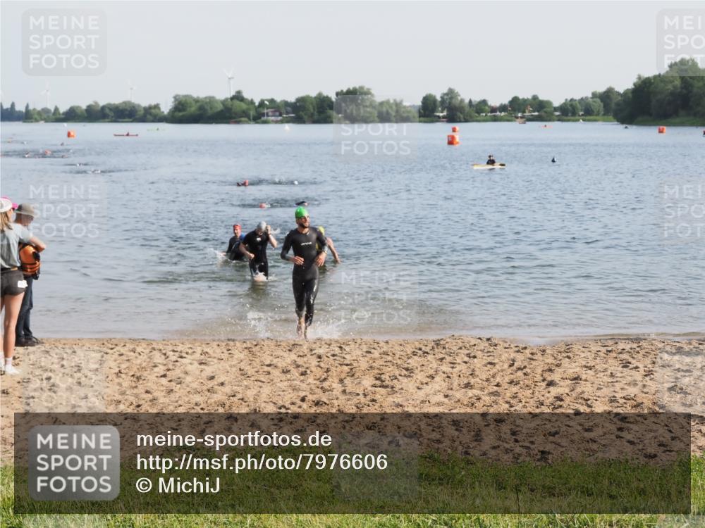 21.06.2025 - 27. Vierlanden-Triathlon MichiJ http://msf.ph/oto/7976606 15.06.2026 08:43:47 Schwimmen 32, 84, 113 meine-sportfotos.de