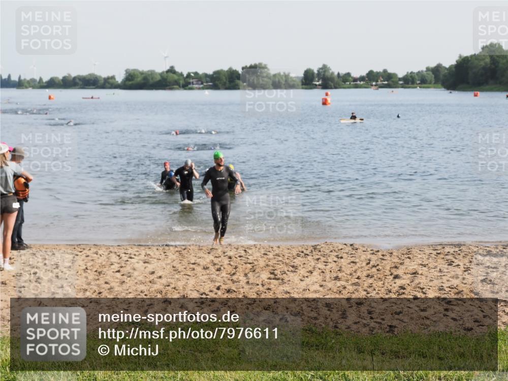 21.06.2025 - 27. Vierlanden-Triathlon MichiJ http://msf.ph/oto/7976611 15.06.2026 08:43:47 Schwimmen 32, 84, 113 meine-sportfotos.de