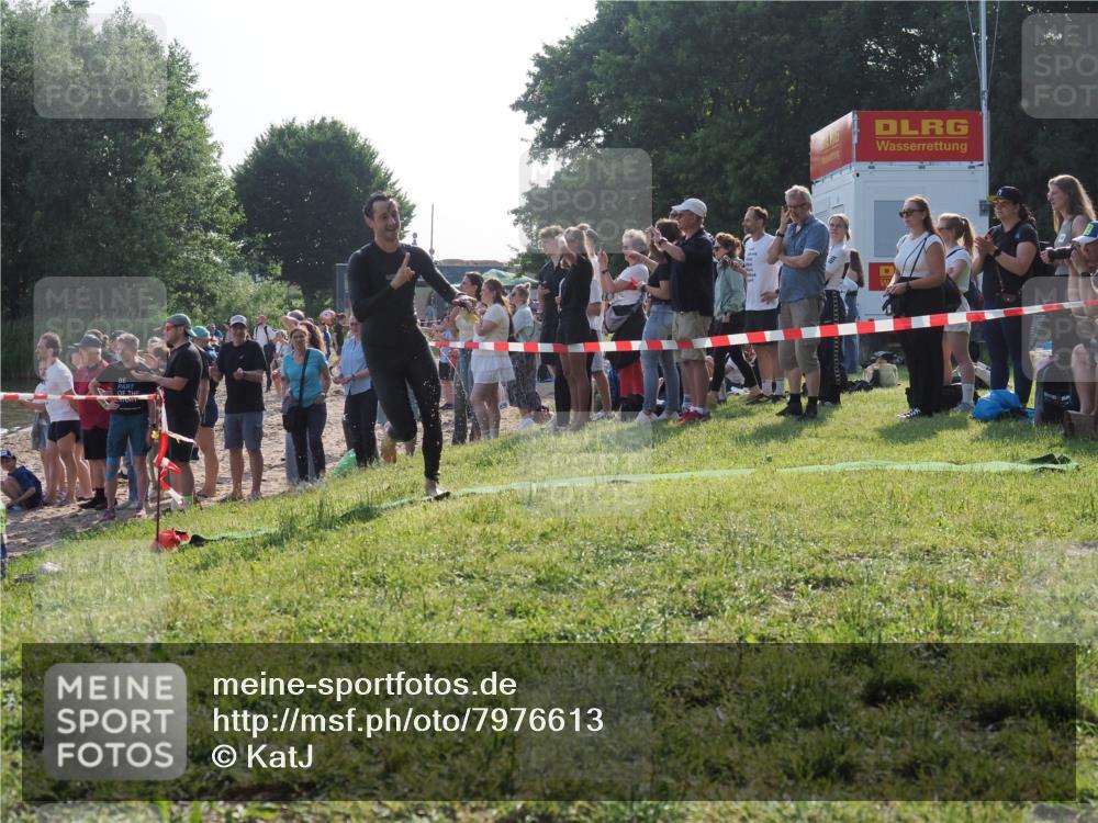 15.06.2025 - 27. Vierlanden-Triathlon KatJ http://msf.ph/oto/7976613 15.06.2025 08:34:26 Schwimmen 20 meine-sportfotos.de
