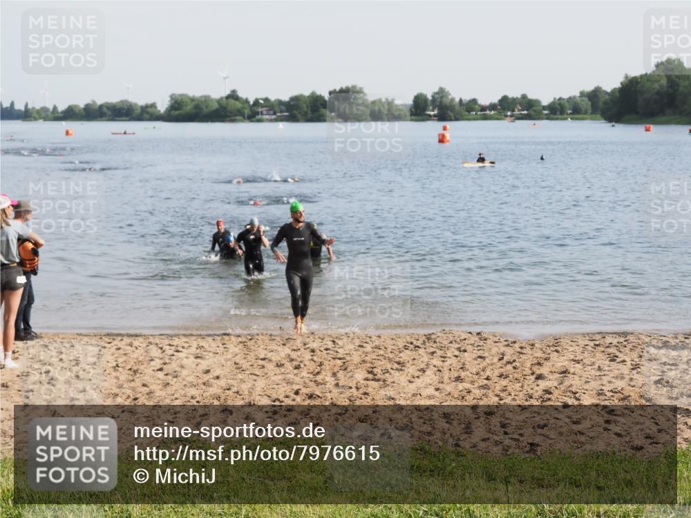 21.06.2025 - 27. Vierlanden-Triathlon MichiJ http://msf.ph/oto/7976615 15.06.2026 08:43:48 Schwimmen 32, 84, 113 meine-sportfotos.de