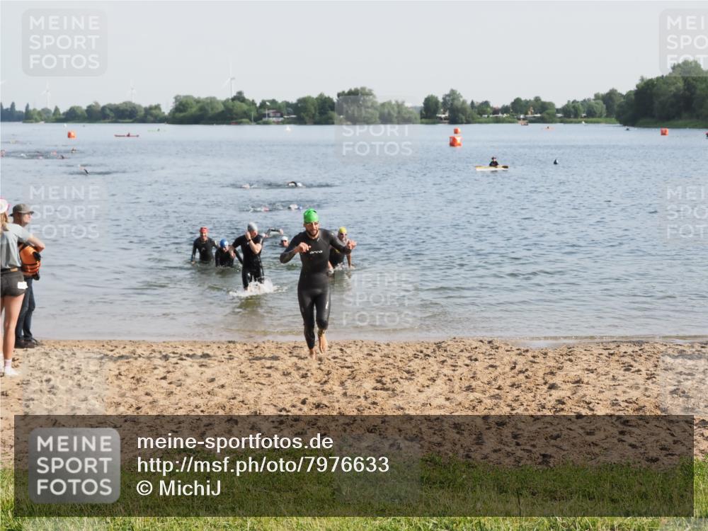 21.06.2025 - 27. Vierlanden-Triathlon MichiJ http://msf.ph/oto/7976633 15.06.2026 08:43:48 Schwimmen 32, 84, 113 meine-sportfotos.de