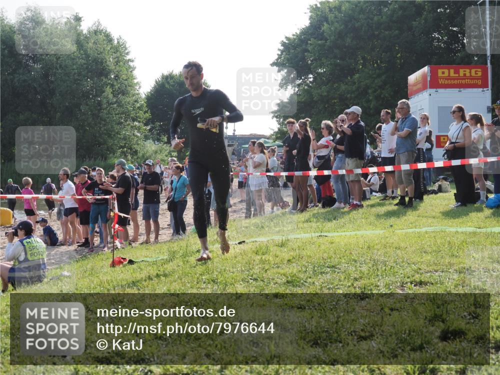 15.06.2025 - 27. Vierlanden-Triathlon KatJ http://msf.ph/oto/7976644 15.06.2025 08:34:27 Schwimmen 20 meine-sportfotos.de