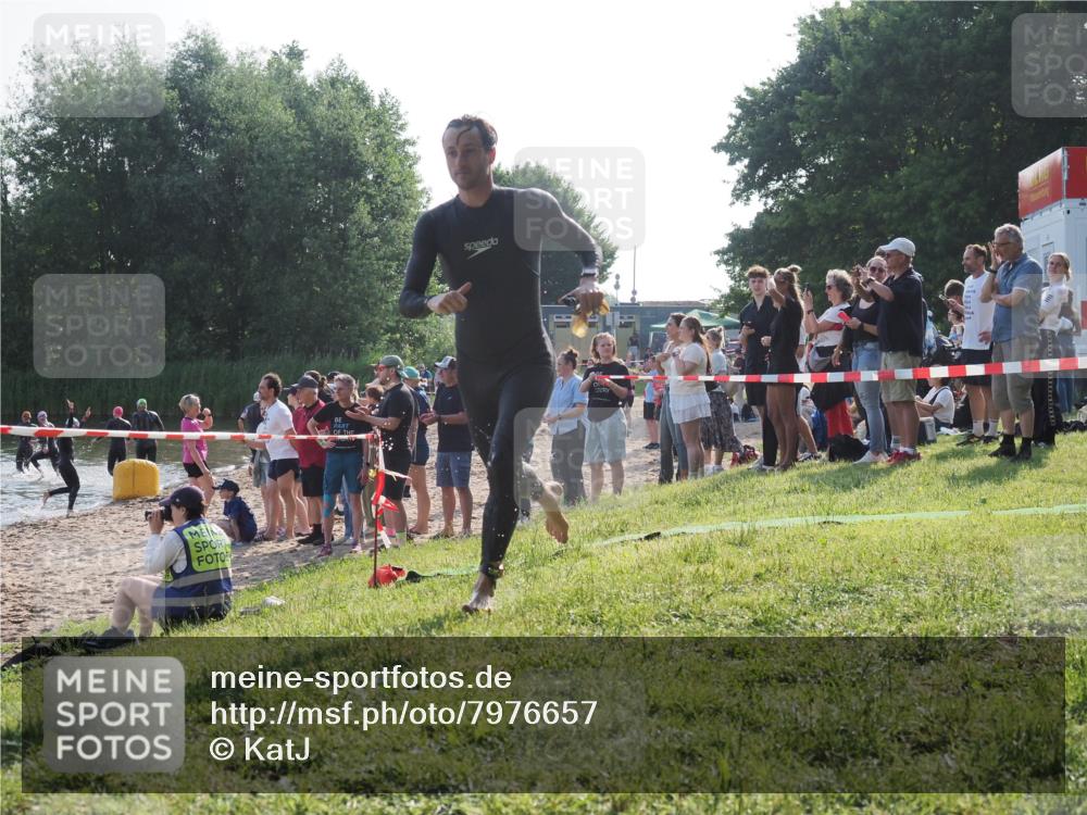 15.06.2025 - 27. Vierlanden-Triathlon KatJ http://msf.ph/oto/7976657 15.06.2025 08:34:27 Schwimmen 20 meine-sportfotos.de