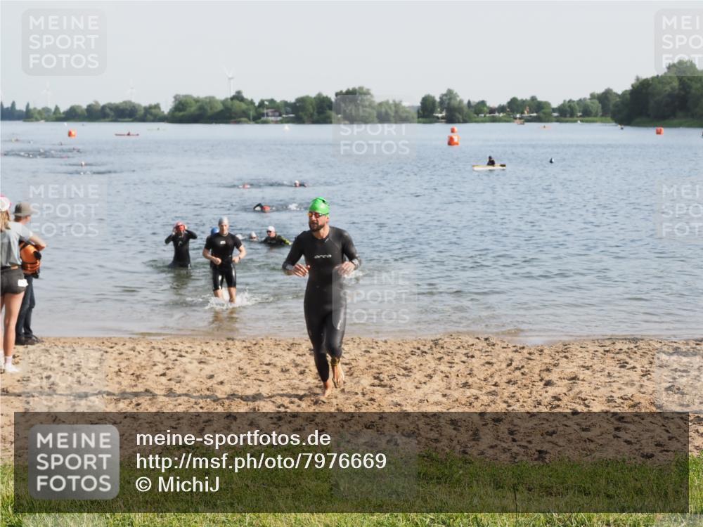 21.06.2025 - 27. Vierlanden-Triathlon MichiJ http://msf.ph/oto/7976669 15.06.2026 08:43:50 Schwimmen 23, 84, 113 meine-sportfotos.de