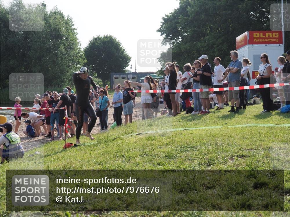 15.06.2025 - 27. Vierlanden-Triathlon KatJ http://msf.ph/oto/7976676 15.06.2025 08:34:35 Schwimmen 20, 88 meine-sportfotos.de
