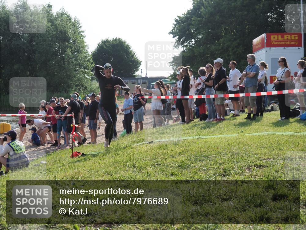 15.06.2025 - 27. Vierlanden-Triathlon KatJ http://msf.ph/oto/7976689 15.06.2025 08:34:35 Schwimmen 20, 88 meine-sportfotos.de