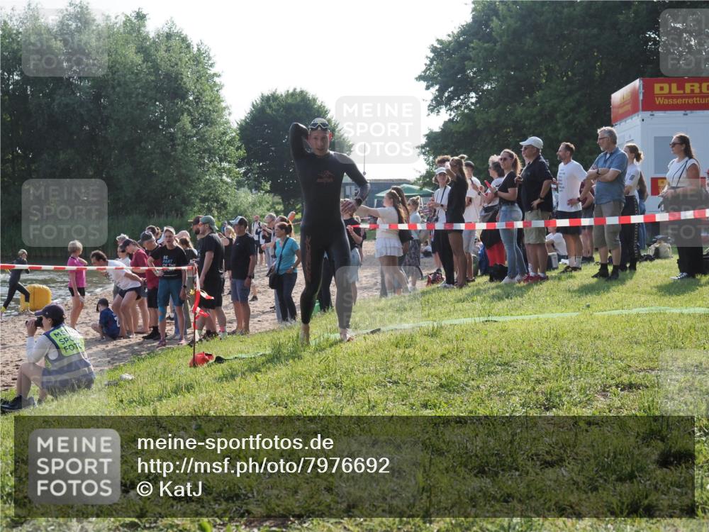 15.06.2025 - 27. Vierlanden-Triathlon KatJ http://msf.ph/oto/7976692 15.06.2025 08:34:36 Schwimmen 20, 88 meine-sportfotos.de