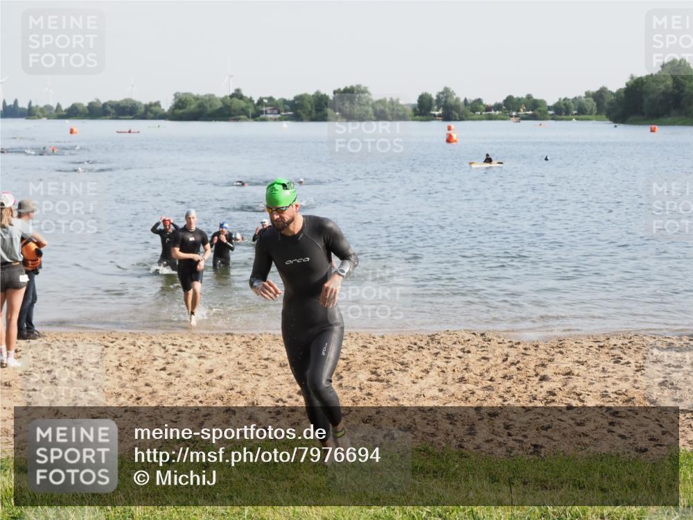 21.06.2025 - 27. Vierlanden-Triathlon MichiJ http://msf.ph/oto/7976694 15.06.2026 08:43:51 Schwimmen 23, 84, 113 meine-sportfotos.de