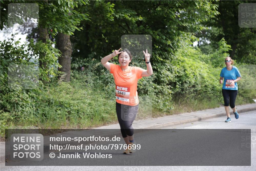 15.06.2025 - REWE Women's Run Jannik Wohlers http://msf.ph/oto/7976699 15.06.2025 10:11:41 Laufen 5441, 505 meine-sportfotos.de