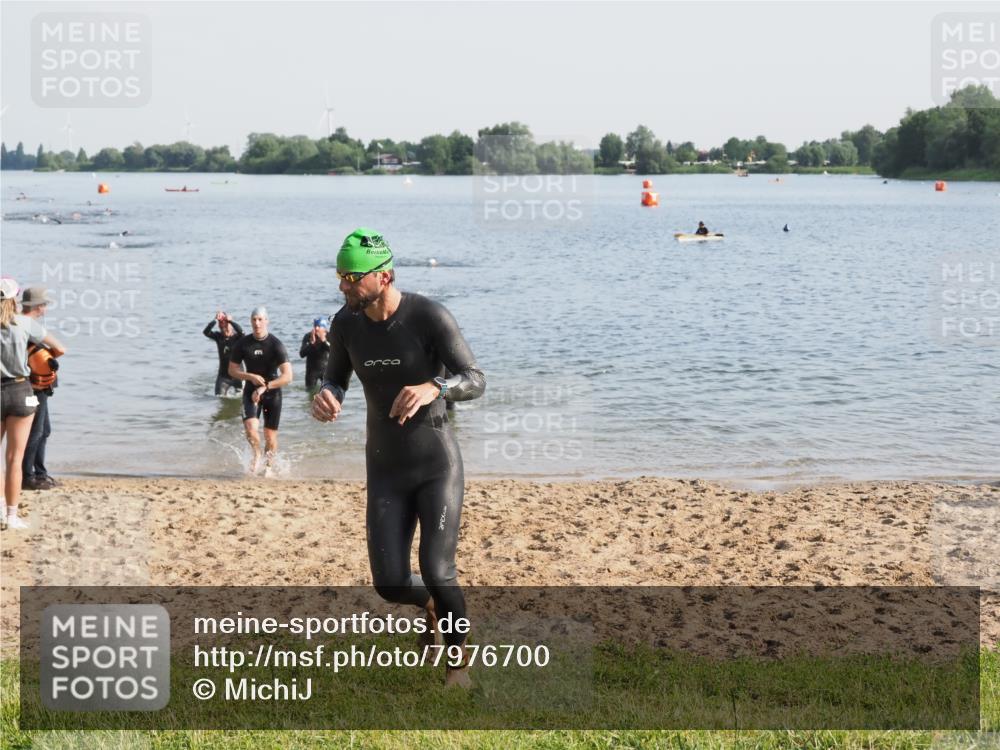 21.06.2025 - 27. Vierlanden-Triathlon MichiJ http://msf.ph/oto/7976700 15.06.2026 08:43:51 Schwimmen 23, 84, 113 meine-sportfotos.de