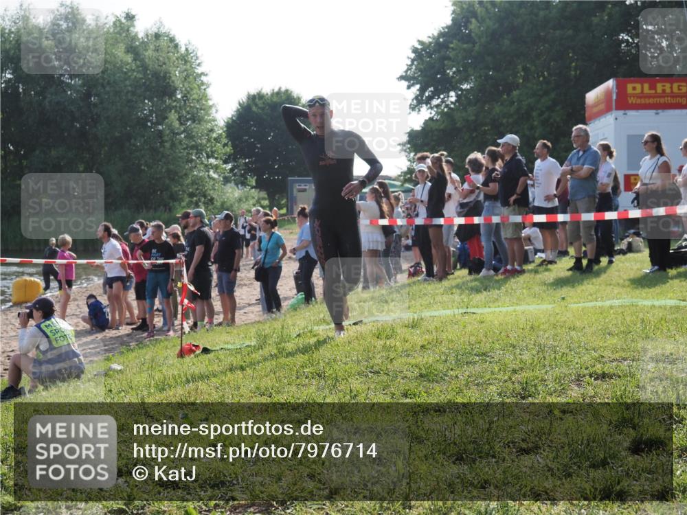 15.06.2025 - 27. Vierlanden-Triathlon KatJ http://msf.ph/oto/7976714 15.06.2025 08:34:36 Schwimmen 20, 88 meine-sportfotos.de