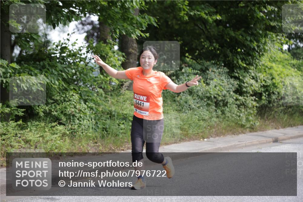 15.06.2025 - REWE Women's Run Jannik Wohlers http://msf.ph/oto/7976722 15.06.2025 10:11:41 Laufen 5441 meine-sportfotos.de