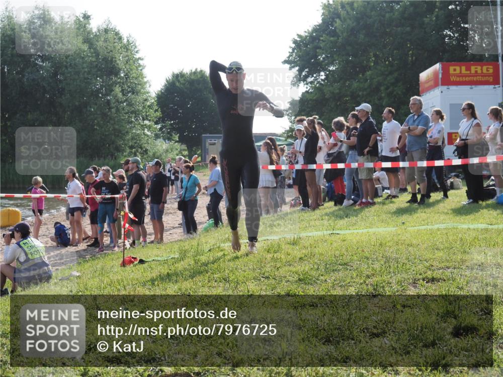 15.06.2025 - 27. Vierlanden-Triathlon KatJ http://msf.ph/oto/7976725 15.06.2025 08:34:37 Schwimmen 88 meine-sportfotos.de