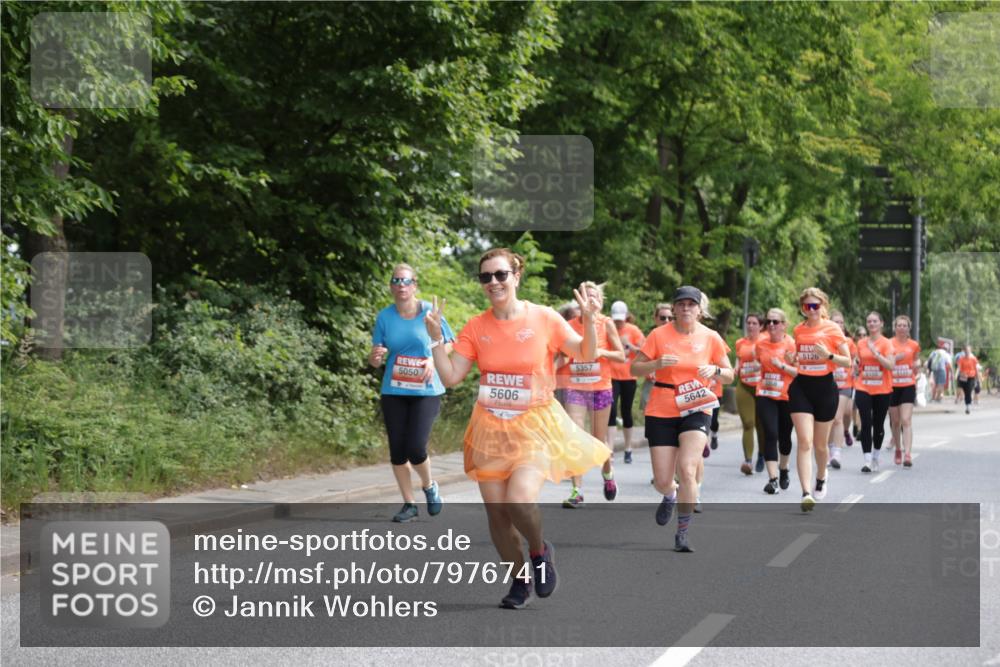 15.06.2025 - REWE Women's Run Jannik Wohlers http://msf.ph/oto/7976741 15.06.2025 10:11:43 Laufen 5357, 5050, 5606, 5642, 5126, 100, 1958 meine-sportfotos.de