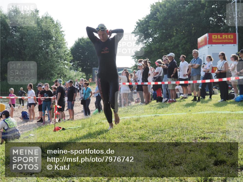15.06.2025 - 27. Vierlanden-Triathlon KatJ http://msf.ph/oto/7976742 15.06.2025 08:34:37 Schwimmen 88 meine-sportfotos.de