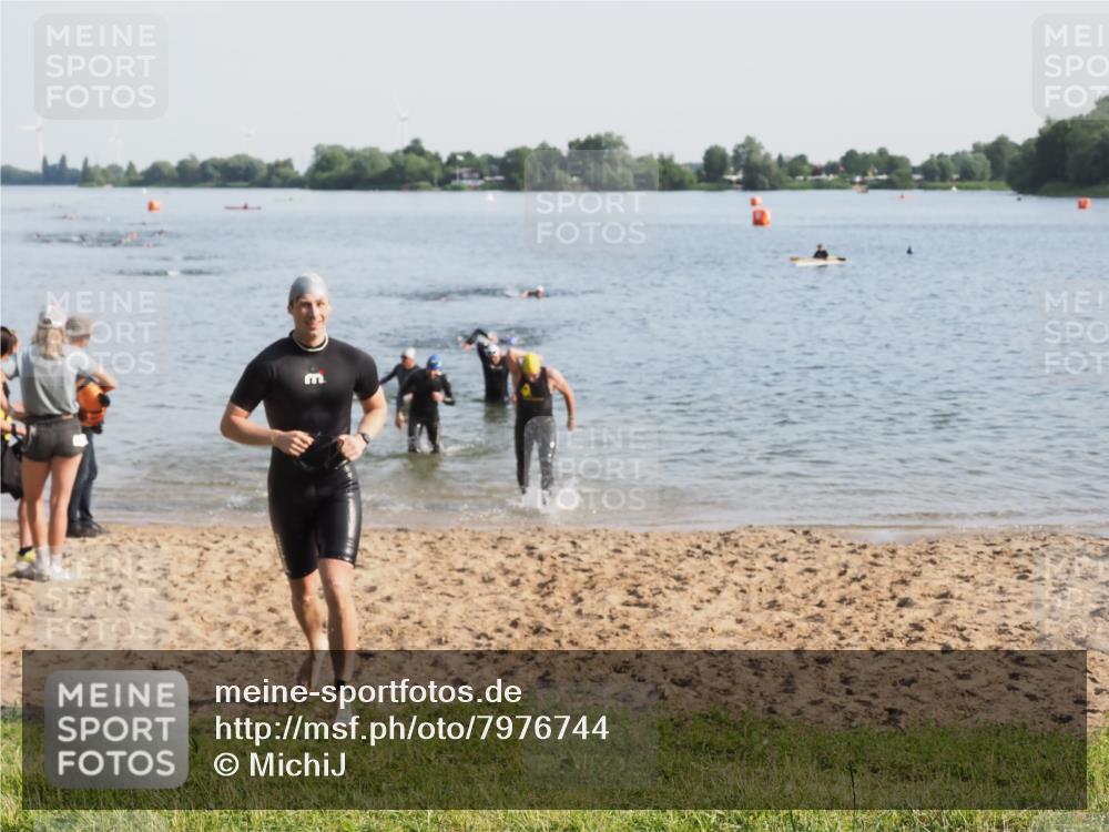 21.06.2025 - 27. Vierlanden-Triathlon MichiJ http://msf.ph/oto/7976744 15.06.2026 08:43:55 Schwimmen 23, 84, 113, 183 meine-sportfotos.de