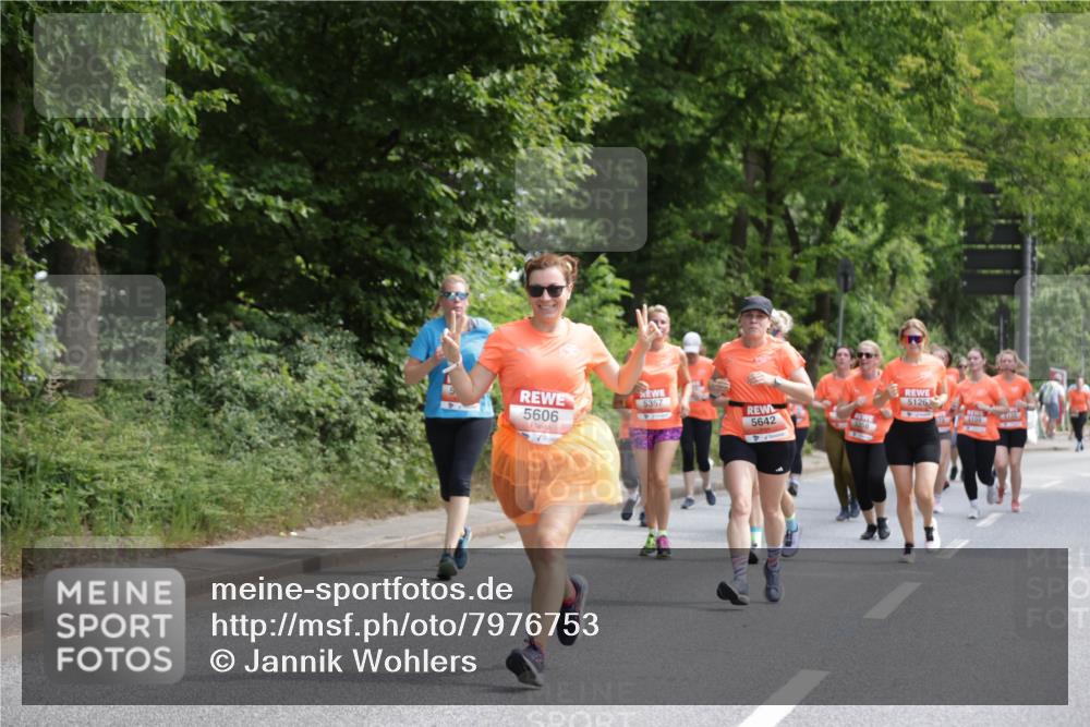15.06.2025 - REWE Women's Run Jannik Wohlers http://msf.ph/oto/7976753 15.06.2025 10:11:44 Laufen 5606, 5357, 5126, 11, 5642, 100 meine-sportfotos.de
