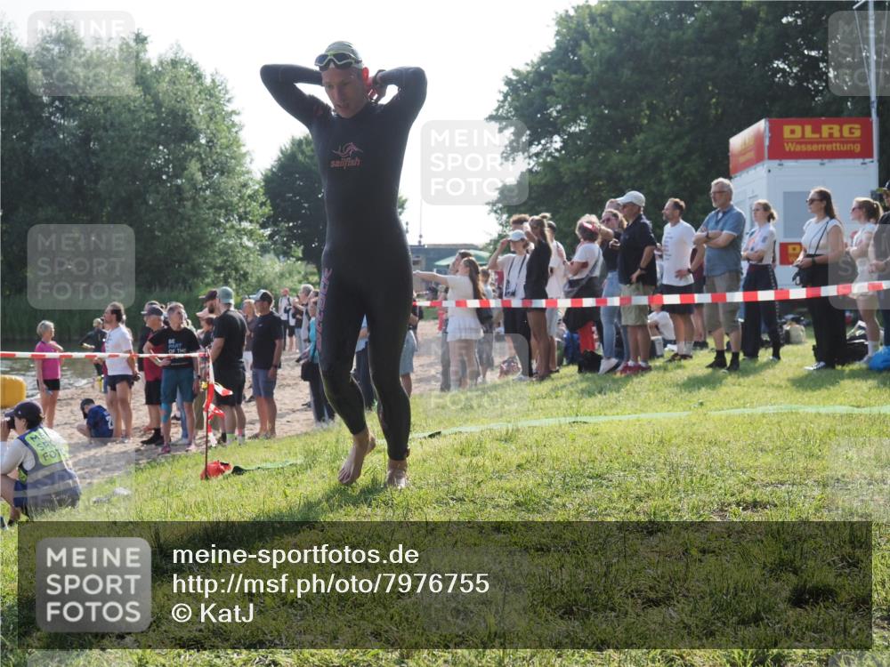 15.06.2025 - 27. Vierlanden-Triathlon KatJ http://msf.ph/oto/7976755 15.06.2025 08:34:37 Schwimmen 88 meine-sportfotos.de